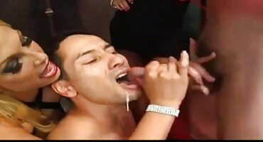 phim sex x Cô gái được trao cho một phimsex 2020 người hàng xóm.