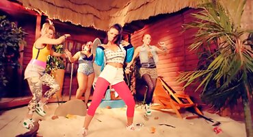 sex em linh Cô liếm mông Của O GraEn phim sex người và thú Gra và lấy kiêm trong âm hộ của cô.