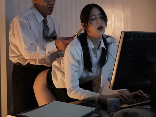 sex bố chồng Cô nhân viên thiếu thốn &quot;tình cảm&quot; và tên quản lý già may mắn