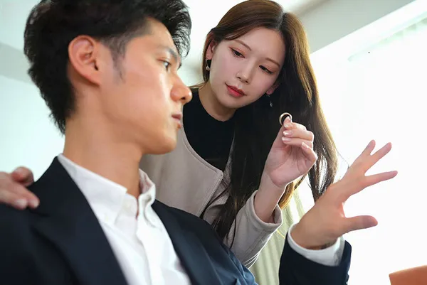 sex nữ sinh nhật Bà xã đi đi chơi, ông xã ở nhà bị nhỏ em bà xã gạ làm tình không trượt phát nào